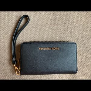 MICHAEL KORS - Crossgrain PVC Wristlet
